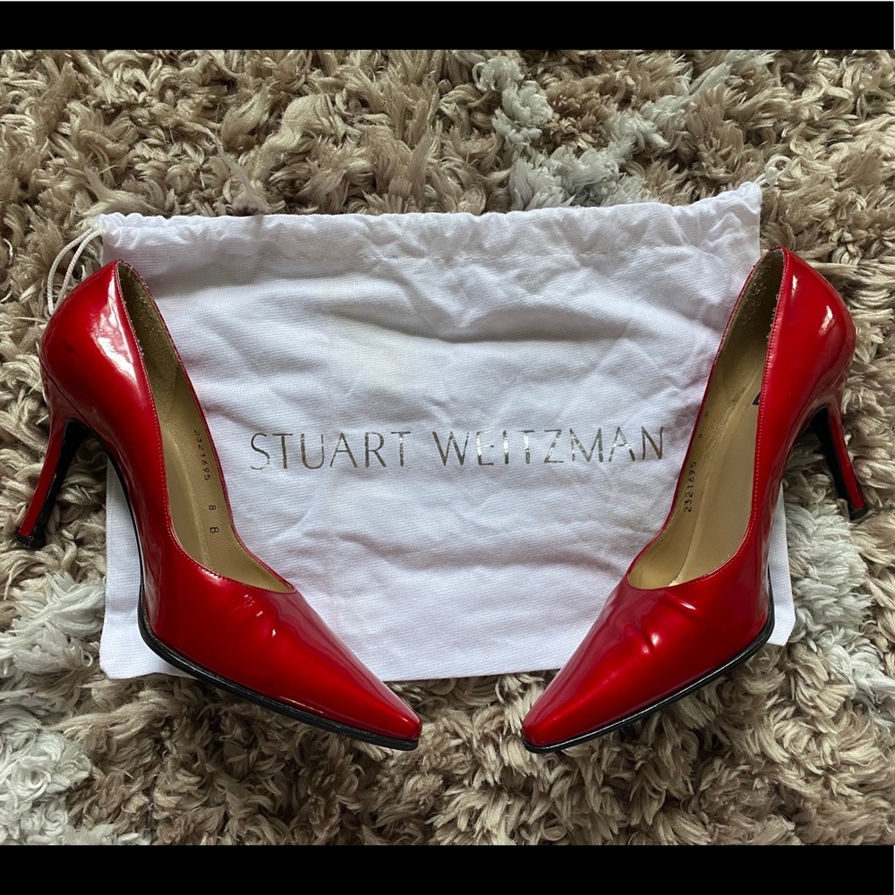 STUART WEITZMAN Pointed Red patten leather heels
